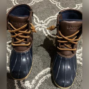 Girl or boy sperry saltwater boots
